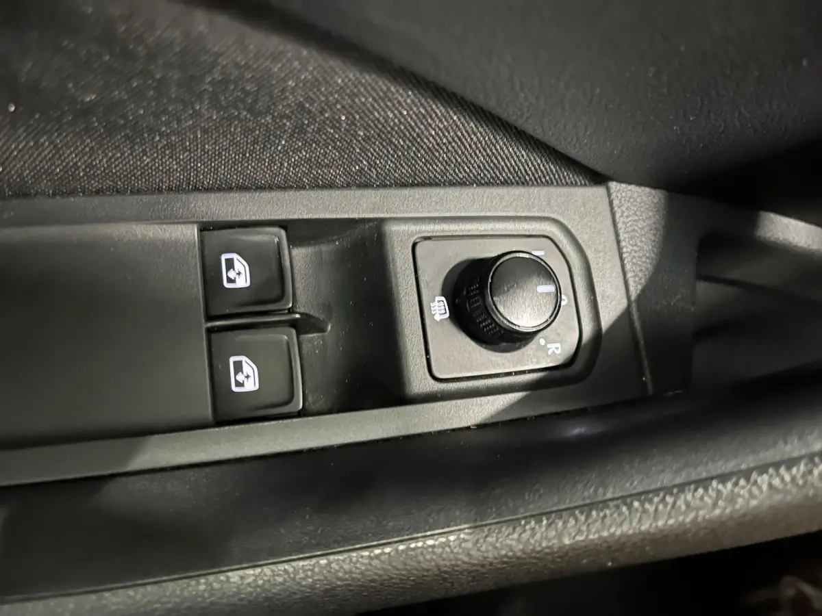 1.0 TSI DSG Clever Panoramadak Trekhaak Navigatie Apple Carplay Android Auto Camera Parkeerhulp Cruise Control Stoelverwarming Climate Control Lichtmetalen velgen
