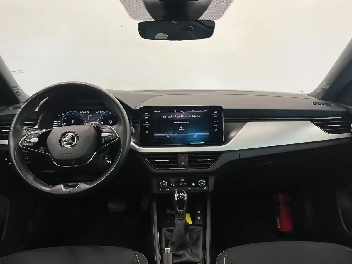 1.0 TSI DSG Clever Panoramadak Trekhaak Navigatie Apple Carplay Android Auto Camera Parkeerhulp Cruise Control Stoelverwarming Climate Control Lichtmetalen velgen