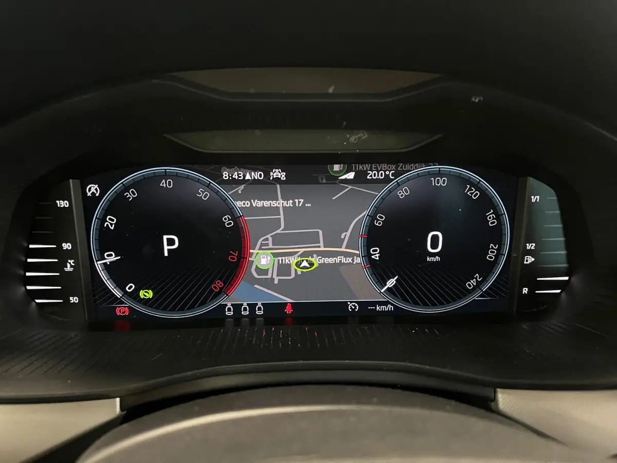 1.0 TSI DSG Clever Panoramadak Trekhaak Navigatie Apple Carplay Android Auto Camera Parkeerhulp Cruise Control Stoelverwarming Climate Control Lichtmetalen velgen
