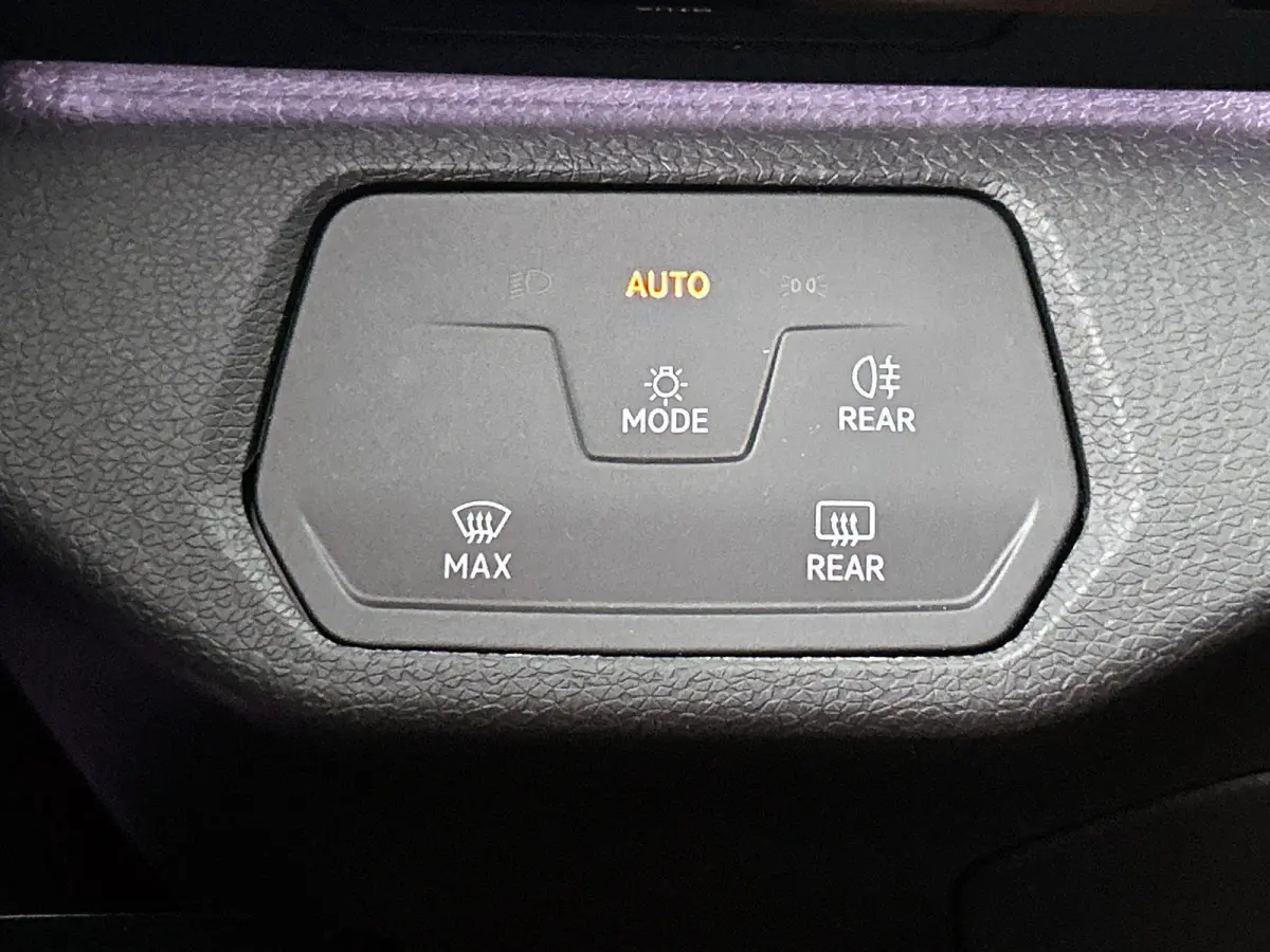 Pro 77 kWh 204 PK | SoH 96% | Parkeersensoren | Navi by Shop | Airco |