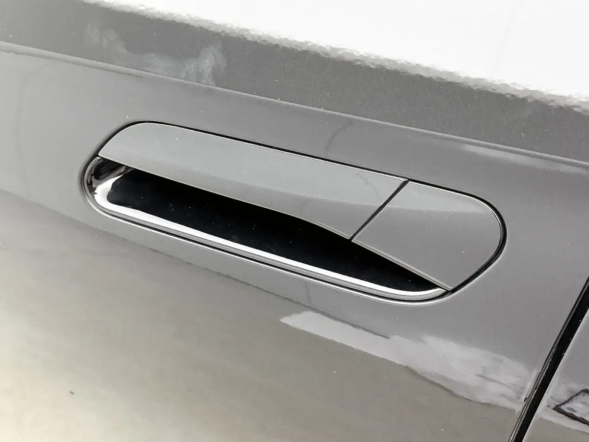 Pro 77 kWh 204 PK | SoH 96% | Parkeersensoren | Navi by Shop | Airco |