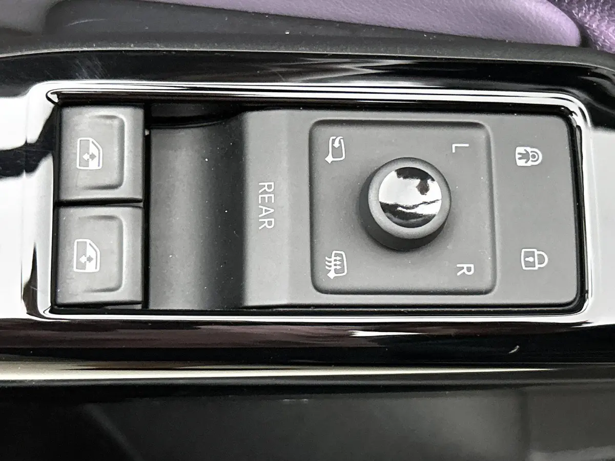 Pro 77 kWh 204 PK | SoH 96% | Parkeersensoren | Navi by Shop | Airco |