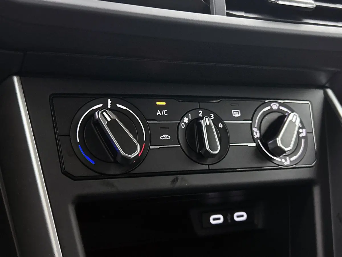 1.0 TSI Life Edition | 95 PK | Digital Cockpit | Airco | Parkeercamera | Keyless | Carplay / Android Auto