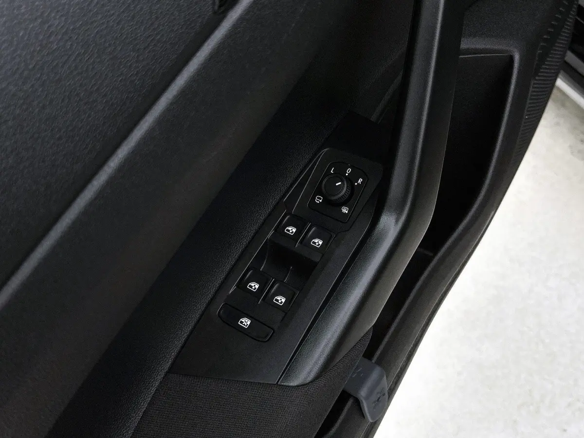 1.0 TSI Life Edition | 95 PK | Digital Cockpit | Airco | Parkeercamera | Keyless | Carplay / Android Auto