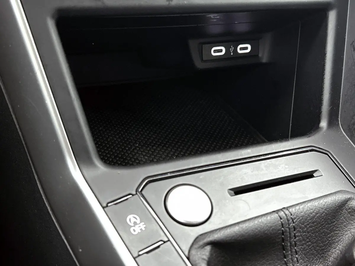 1.0 TSI Life Edition | 95 PK | Digital Cockpit | Airco | Parkeercamera | Keyless | Carplay / Android Auto