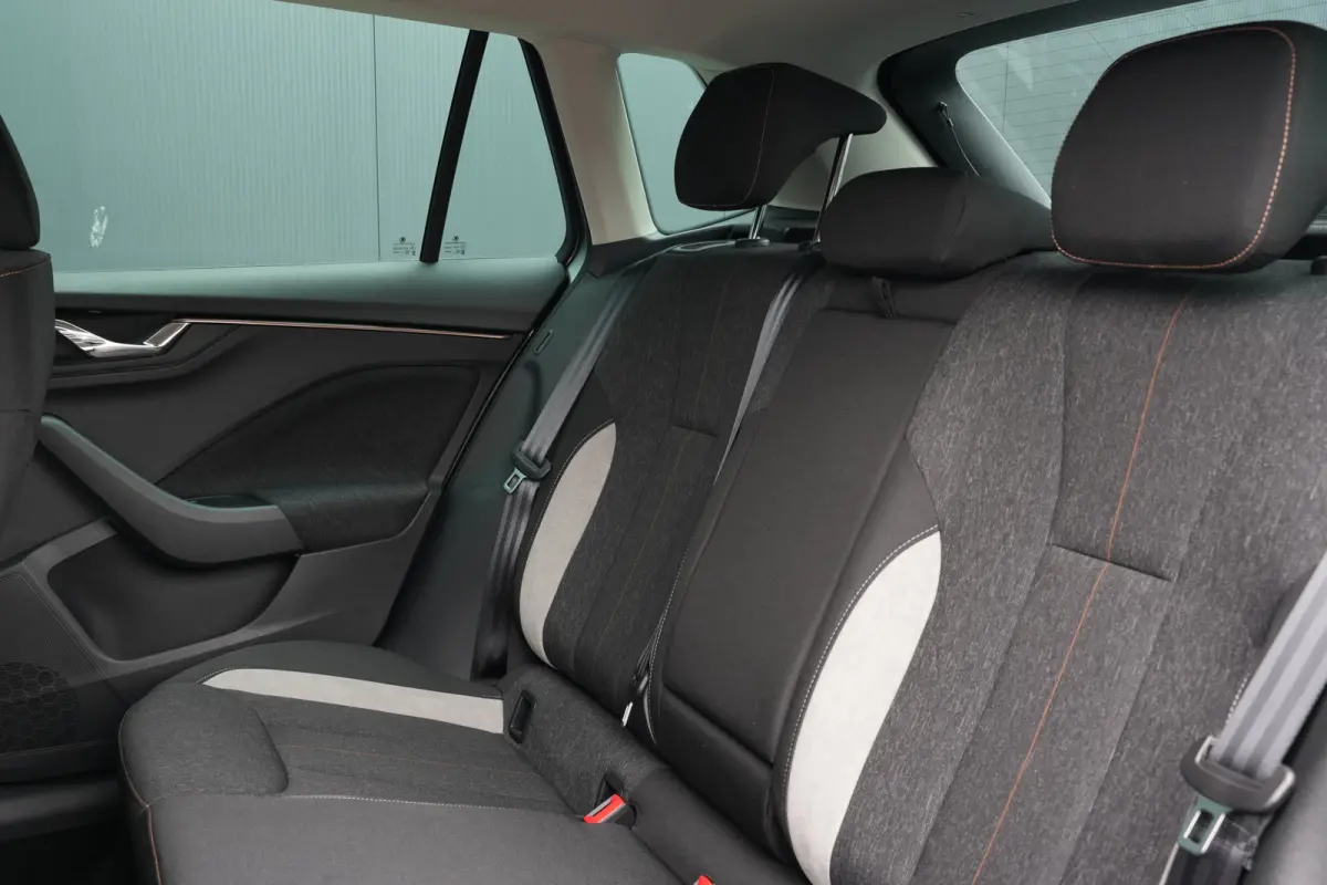 Business Edition | Achteruitrijcamera | Adaptive Cruise Control | Chromen raamlijsten