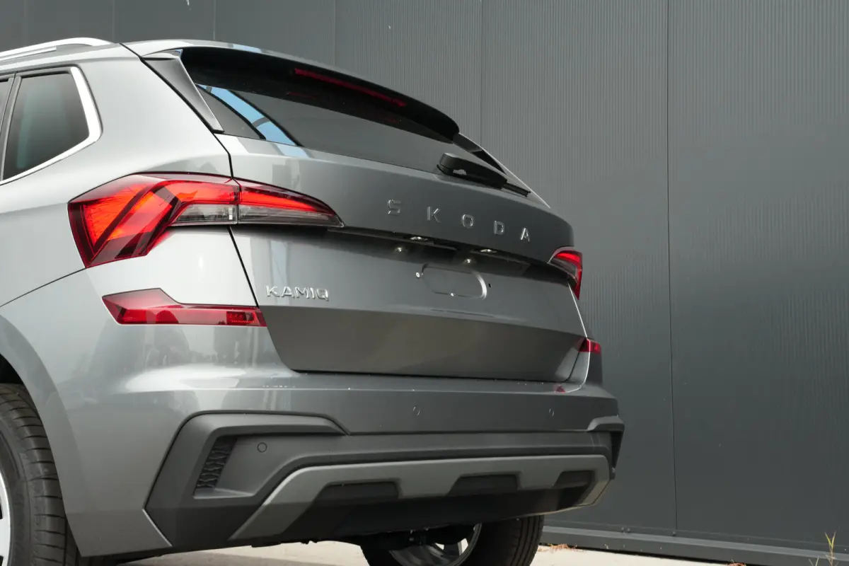 Business Edition | Achteruitrijcamera | Adaptive Cruise Control | Chromen raamlijsten