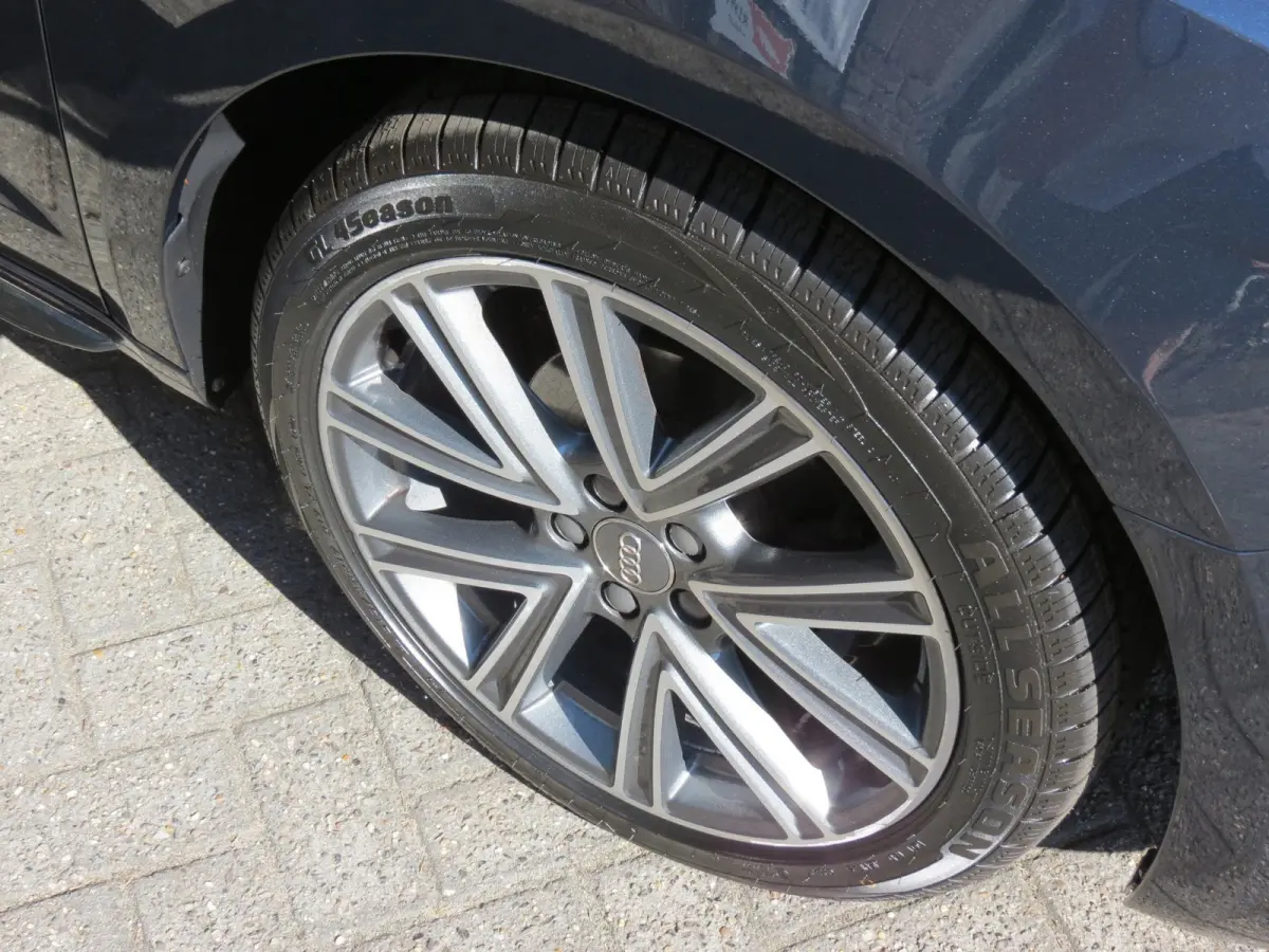 25 TFSI epic | DEALER ONDERHOUDEN | SFEERVERLICHTING | CAMERA | 17 INCH VELGEN | NIEUWE BANDEN | APPLE CARPLAY |