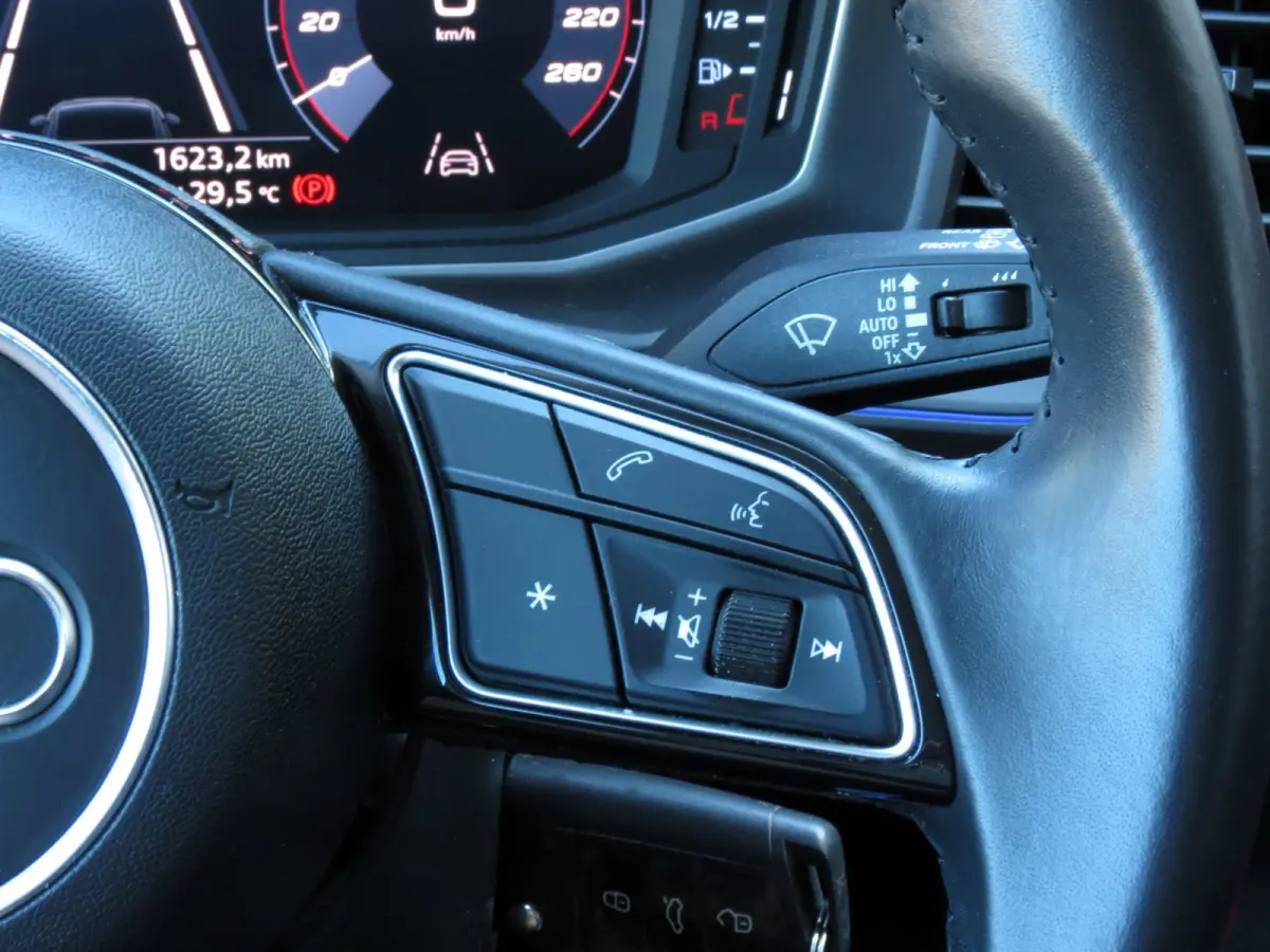 25 TFSI epic | DEALER ONDERHOUDEN | SFEERVERLICHTING | CAMERA | 17 INCH VELGEN | NIEUWE BANDEN | APPLE CARPLAY |