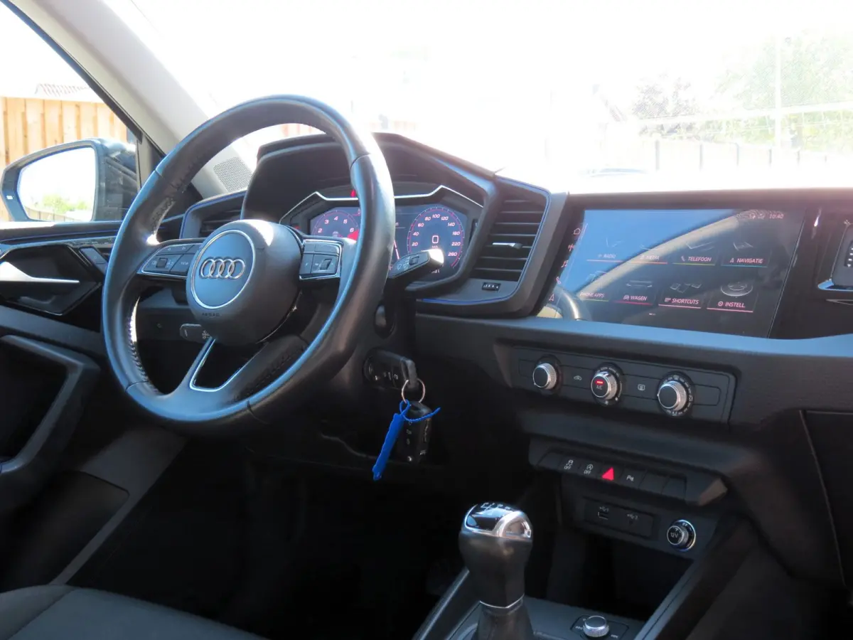 25 TFSI epic | DEALER ONDERHOUDEN | SFEERVERLICHTING | CAMERA | 17 INCH VELGEN | NIEUWE BANDEN | APPLE CARPLAY |