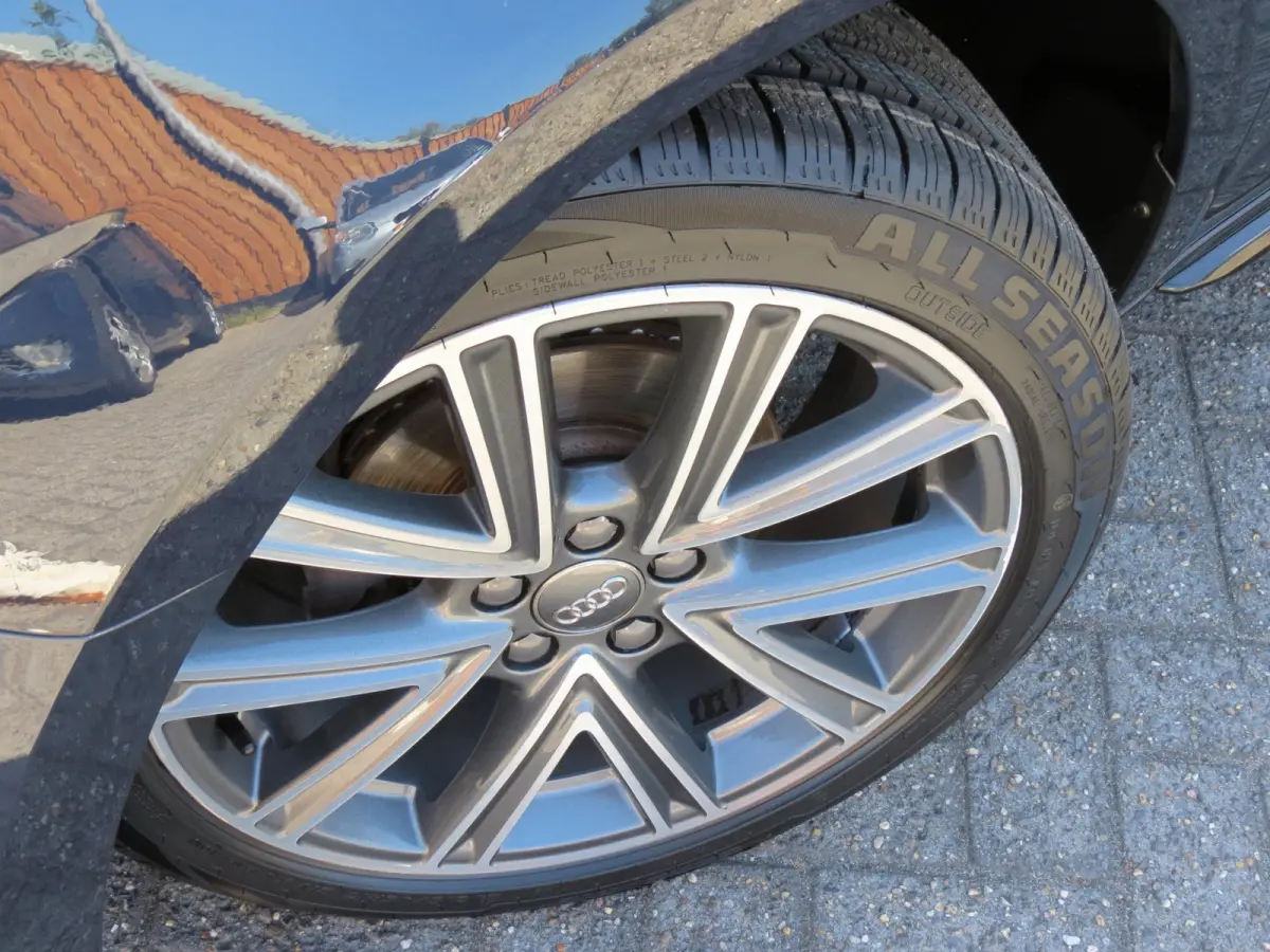 25 TFSI epic | DEALER ONDERHOUDEN | SFEERVERLICHTING | CAMERA | 17 INCH VELGEN | NIEUWE BANDEN | APPLE CARPLAY |