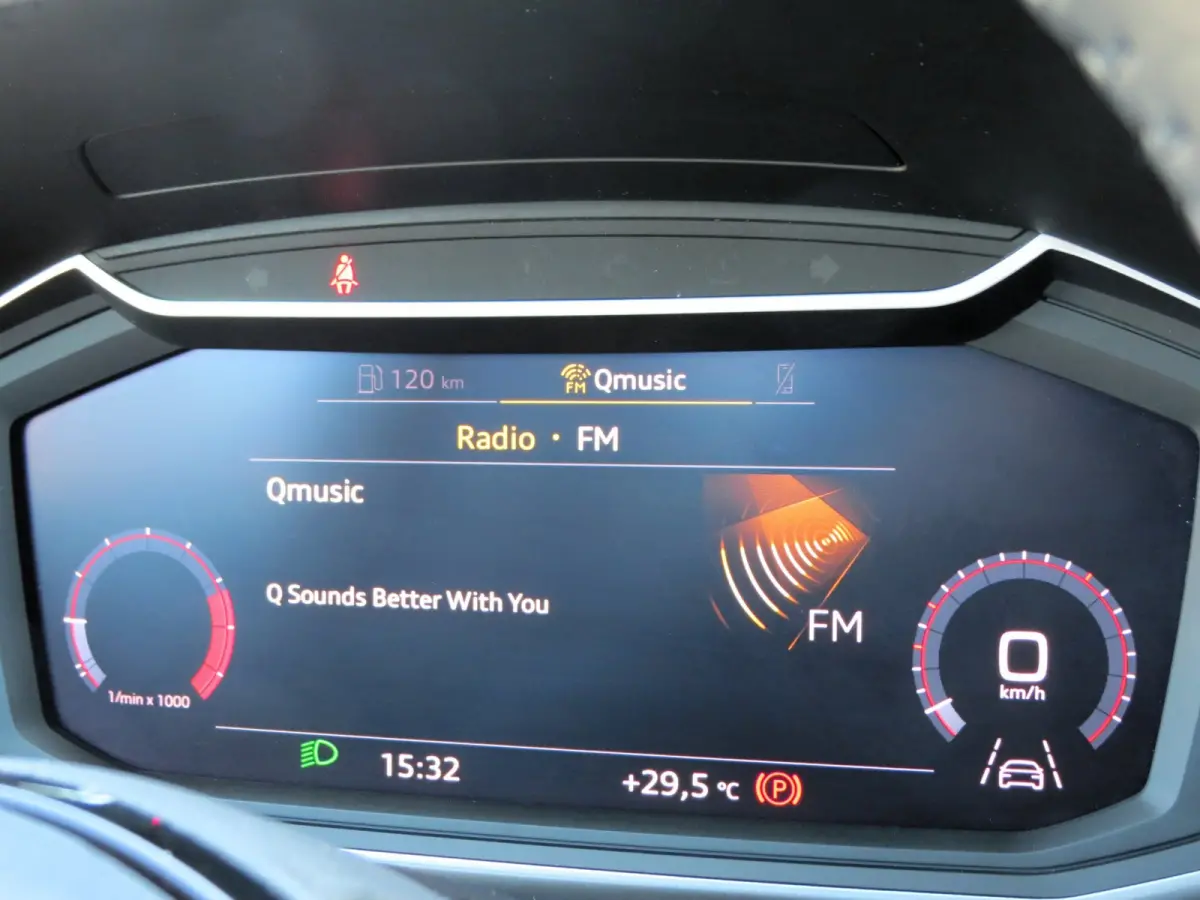 25 TFSI epic | DEALER ONDERHOUDEN | SFEERVERLICHTING | CAMERA | 17 INCH VELGEN | NIEUWE BANDEN | APPLE CARPLAY |