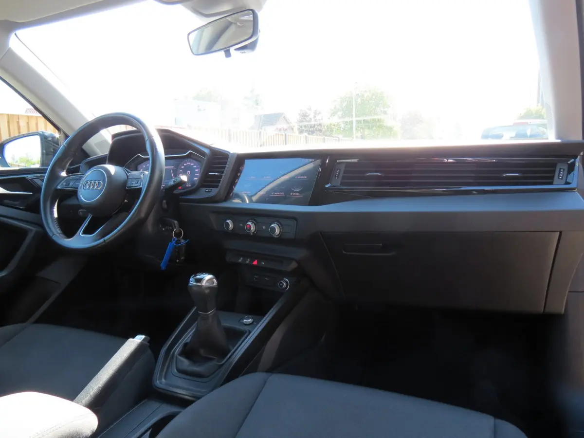 25 TFSI epic | DEALER ONDERHOUDEN | SFEERVERLICHTING | CAMERA | 17 INCH VELGEN | NIEUWE BANDEN | APPLE CARPLAY |