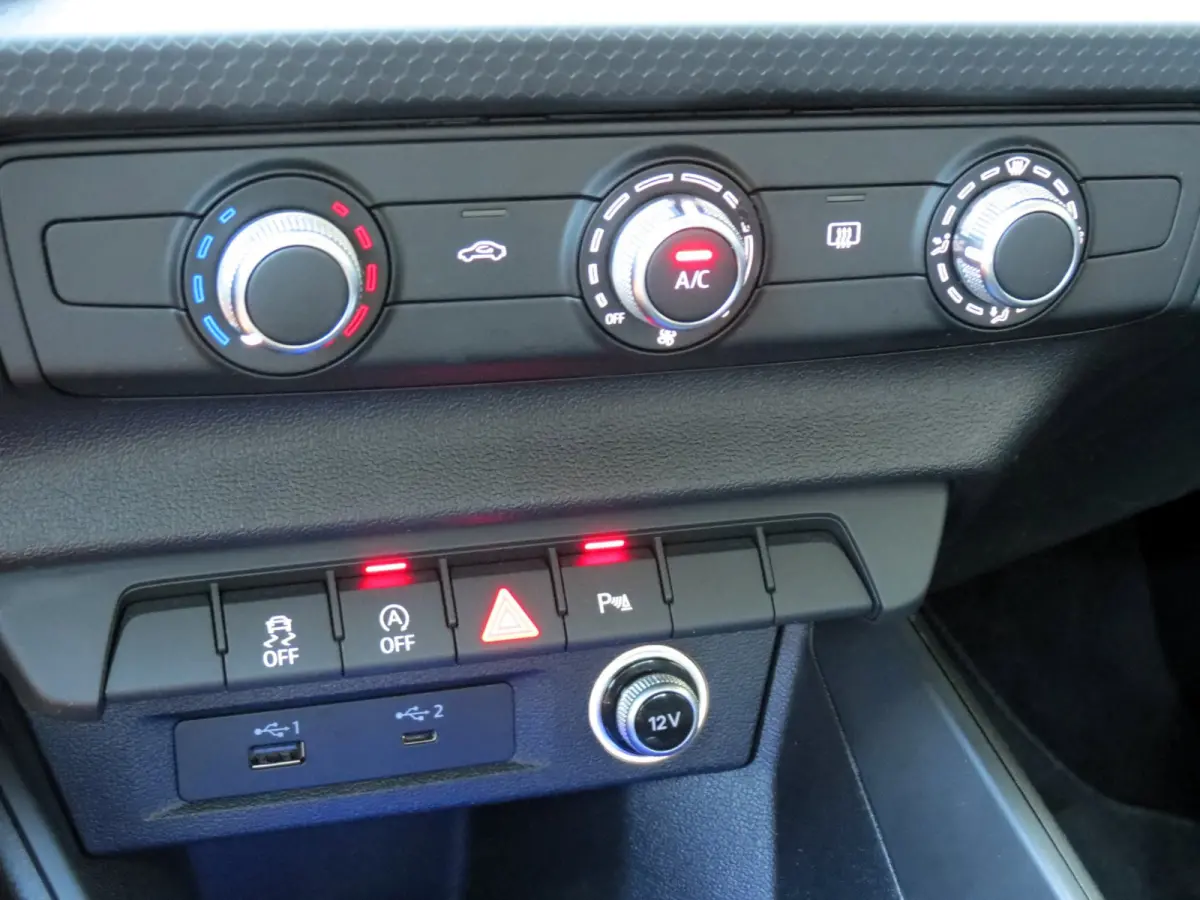 25 TFSI epic | DEALER ONDERHOUDEN | SFEERVERLICHTING | CAMERA | 17 INCH VELGEN | NIEUWE BANDEN | APPLE CARPLAY |