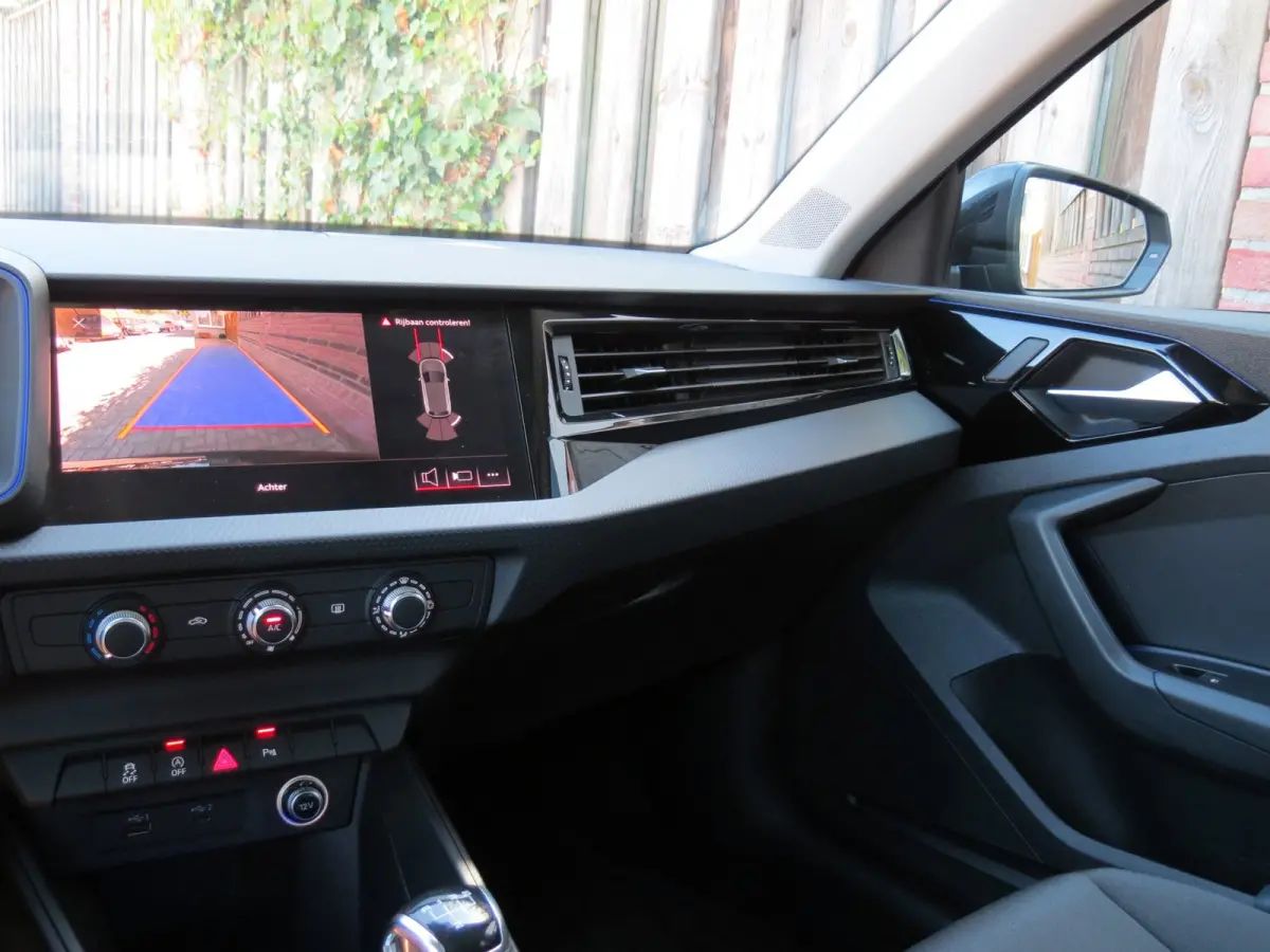 25 TFSI epic | DEALER ONDERHOUDEN | SFEERVERLICHTING | CAMERA | 17 INCH VELGEN | NIEUWE BANDEN | APPLE CARPLAY |