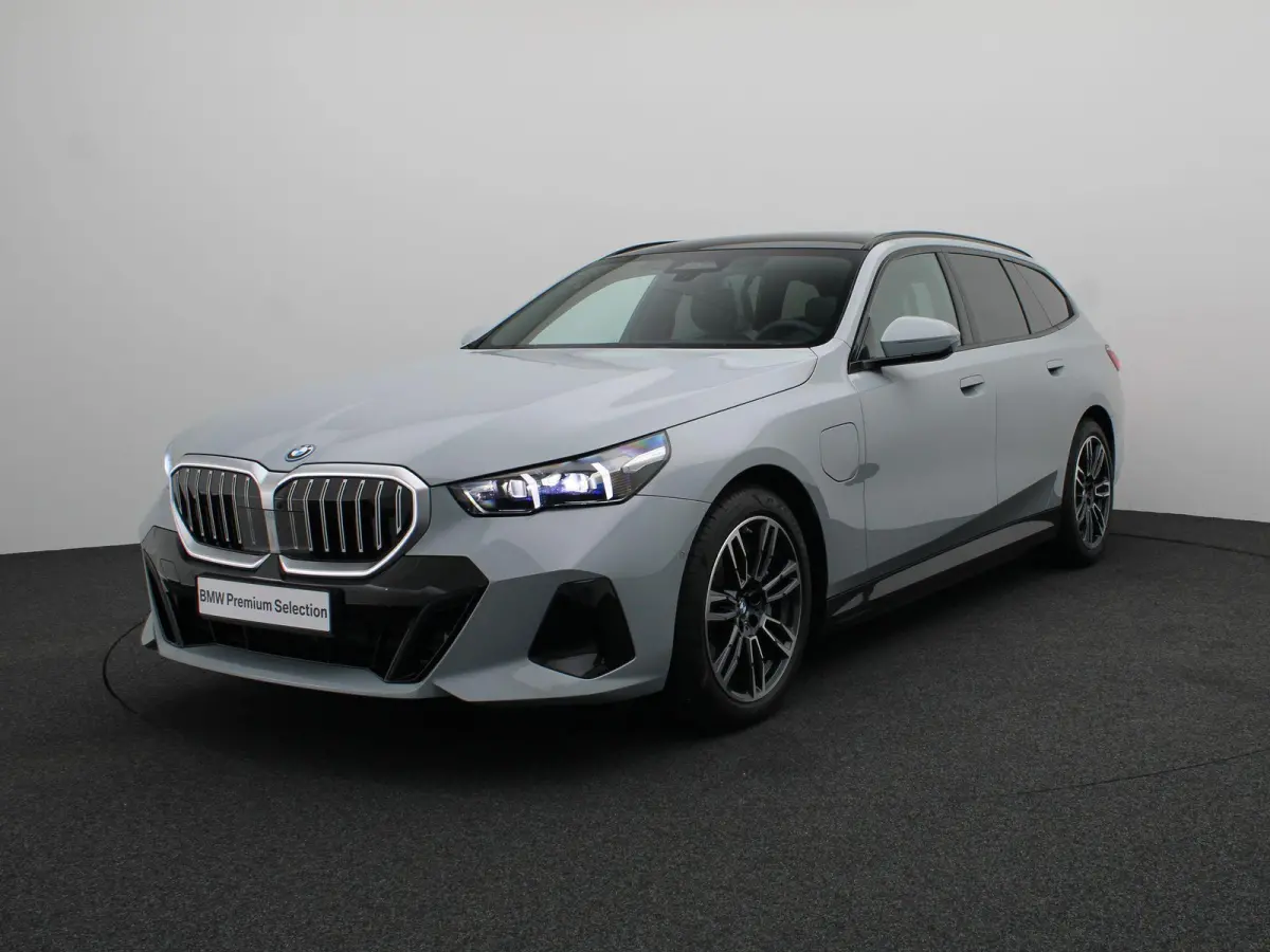 550e xDrive M Sportpakket | Innovation Pack | Travel Pack | Comfort Pack | Trekhaak | Panoramadak | Comfortstoelen + Stoelventilatie | Driving Assistant Professional | Bowers & Wilkins | 19'