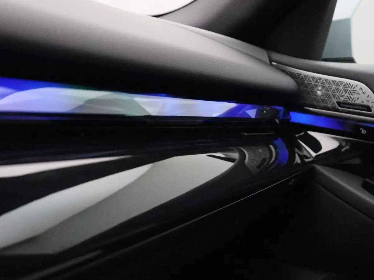 550e xDrive M Sportpakket | Innovation Pack | Travel Pack | Comfort Pack | Trekhaak | Panoramadak | Comfortstoelen + Stoelventilatie | Driving Assistant Professional | Bowers & Wilkins | 19'