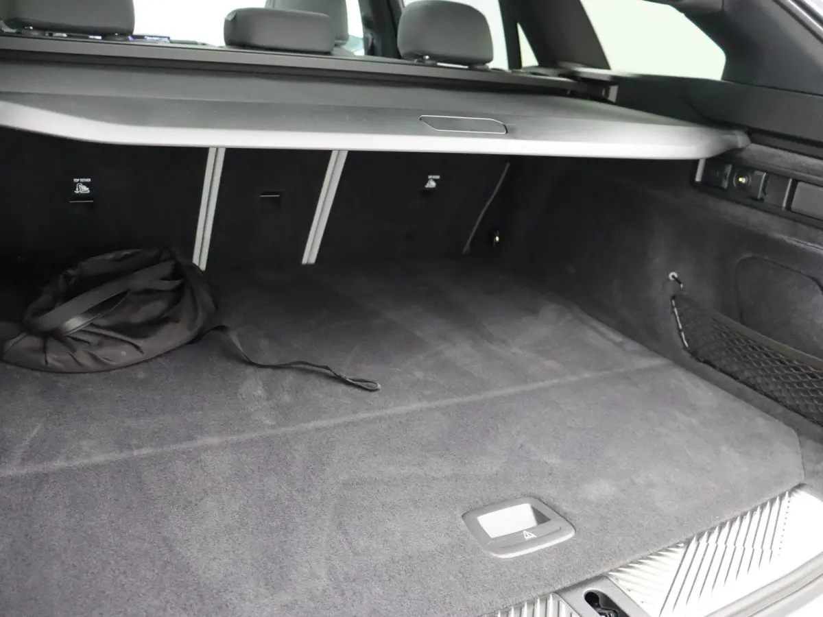 550e xDrive M Sportpakket | Innovation Pack | Travel Pack | Comfort Pack | Trekhaak | Panoramadak | Comfortstoelen + Stoelventilatie | Driving Assistant Professional | Bowers & Wilkins | 19'
