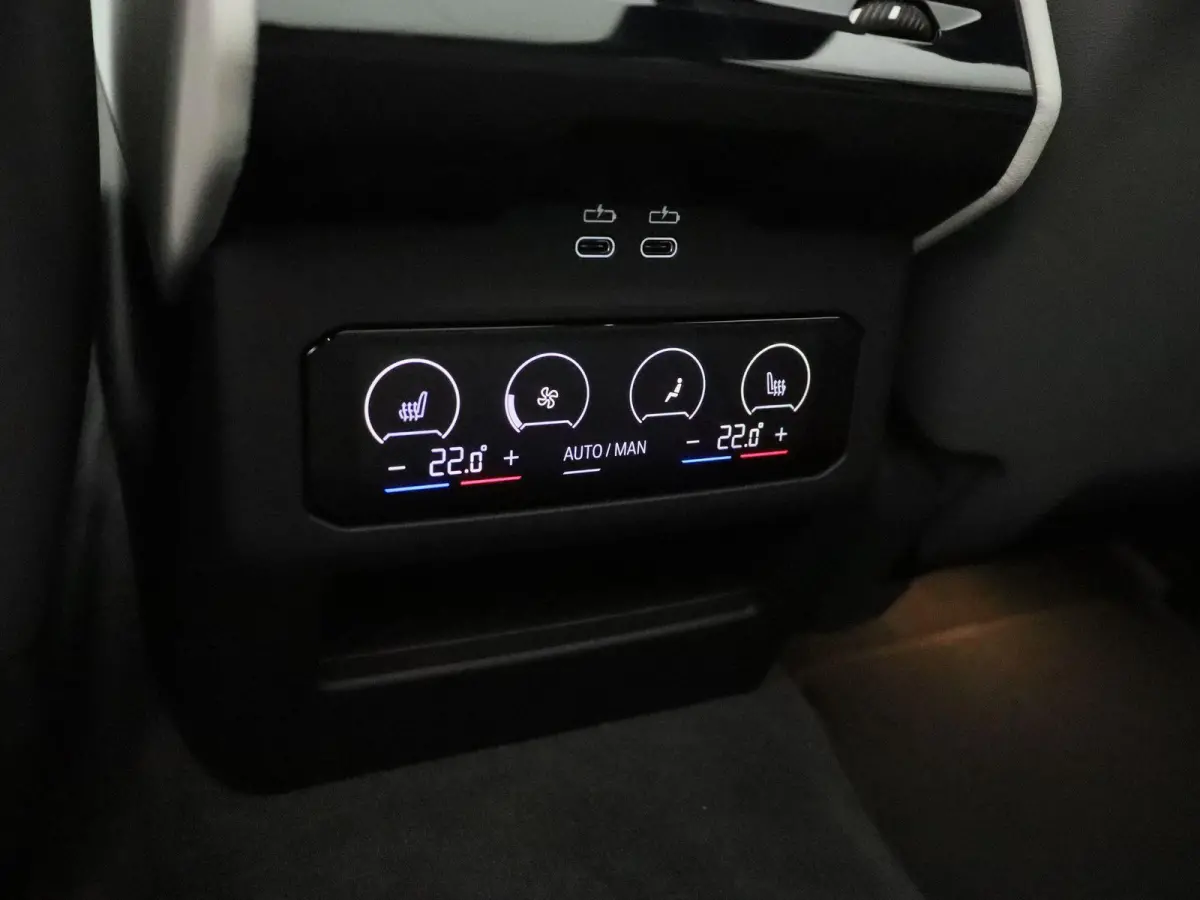 550e xDrive M Sportpakket | Innovation Pack | Travel Pack | Comfort Pack | Trekhaak | Panoramadak | Comfortstoelen + Stoelventilatie | Driving Assistant Professional | Bowers & Wilkins | 19'