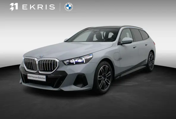 550e xDrive M Sportpakket | Innovation Pack | Travel Pack | Comfort Pack | Trekhaak | Panoramadak | Comfortstoelen + Stoelventilatie | Driving Assistant Professional | Bowers & Wilkins | 19'