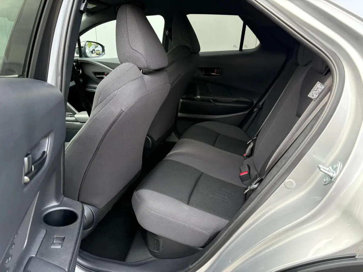 1.8 Hybrid 140PK First Edition Bi-Tone/Winter-pack/Gr.-navigatie/Elektr.klep/Camera/Adapt.-cruise