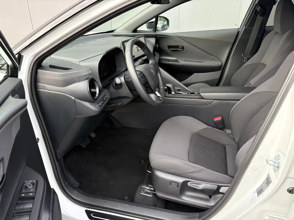 1.8 Hybrid 140PK First Edition Bi-Tone/Winter-pack/Gr.-navigatie/Elektr.klep/Camera/Adapt.-cruise