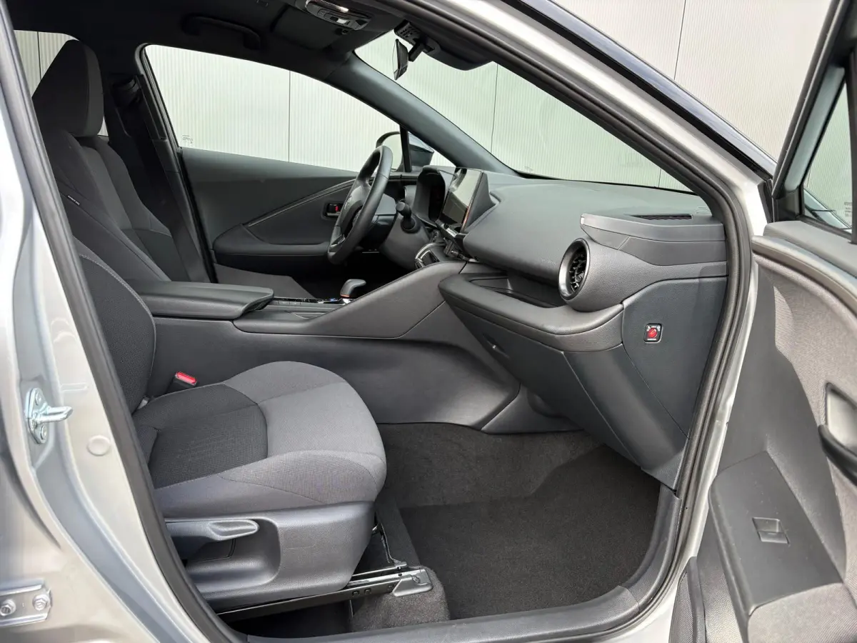 1.8 Hybrid 140PK First Edition Bi-Tone/Winter-pack/Gr.-navigatie/Elektr.klep/Camera/Adapt.-cruise