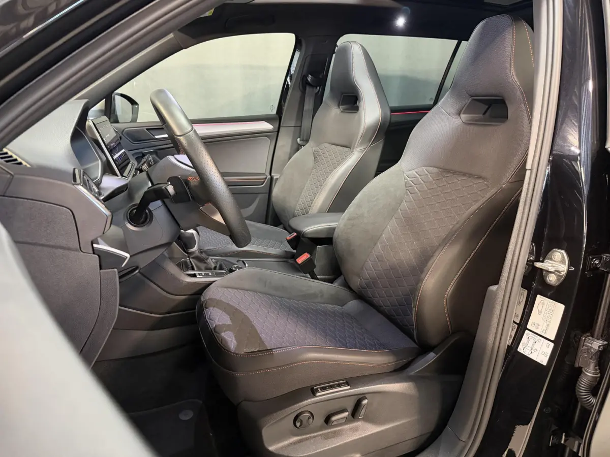 1.4 TSI e-Hybrid PHEV FR Business Intense 20"/Panoramadak/Trekhaak/Camera/Keyless/Dodehoek/Elektrische klep/Stuur + stoelverwarming v+a