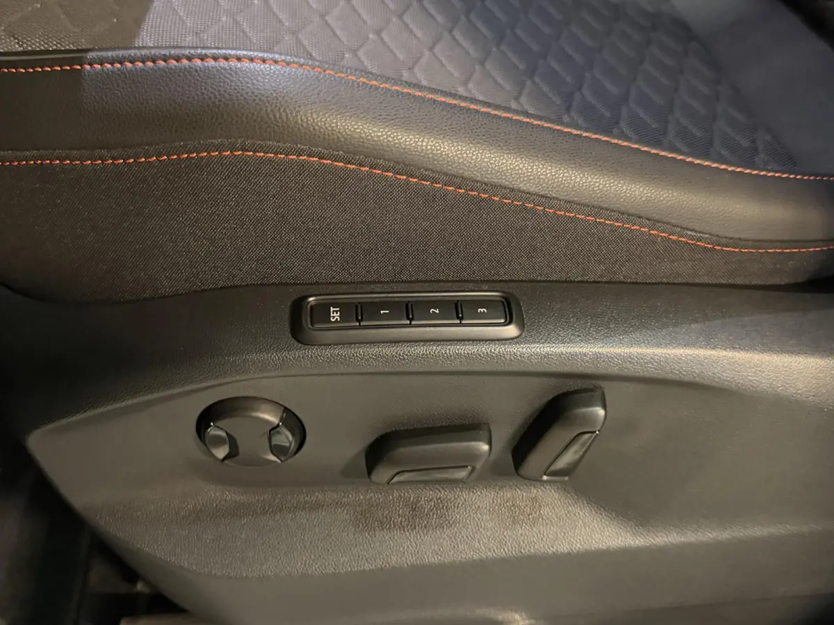 1.4 TSI e-Hybrid PHEV FR Business Intense 20"/Panoramadak/Trekhaak/Camera/Keyless/Dodehoek/Elektrische klep/Stuur + stoelverwarming v+a