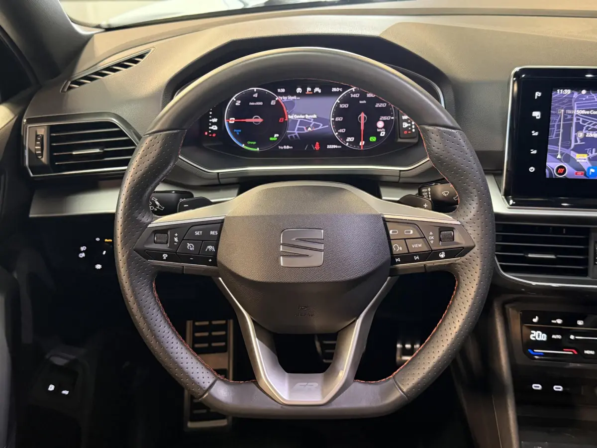 1.4 TSI e-Hybrid PHEV FR Business Intense 20"/Panoramadak/Trekhaak/Camera/Keyless/Dodehoek/Elektrische klep/Stuur + stoelverwarming v+a