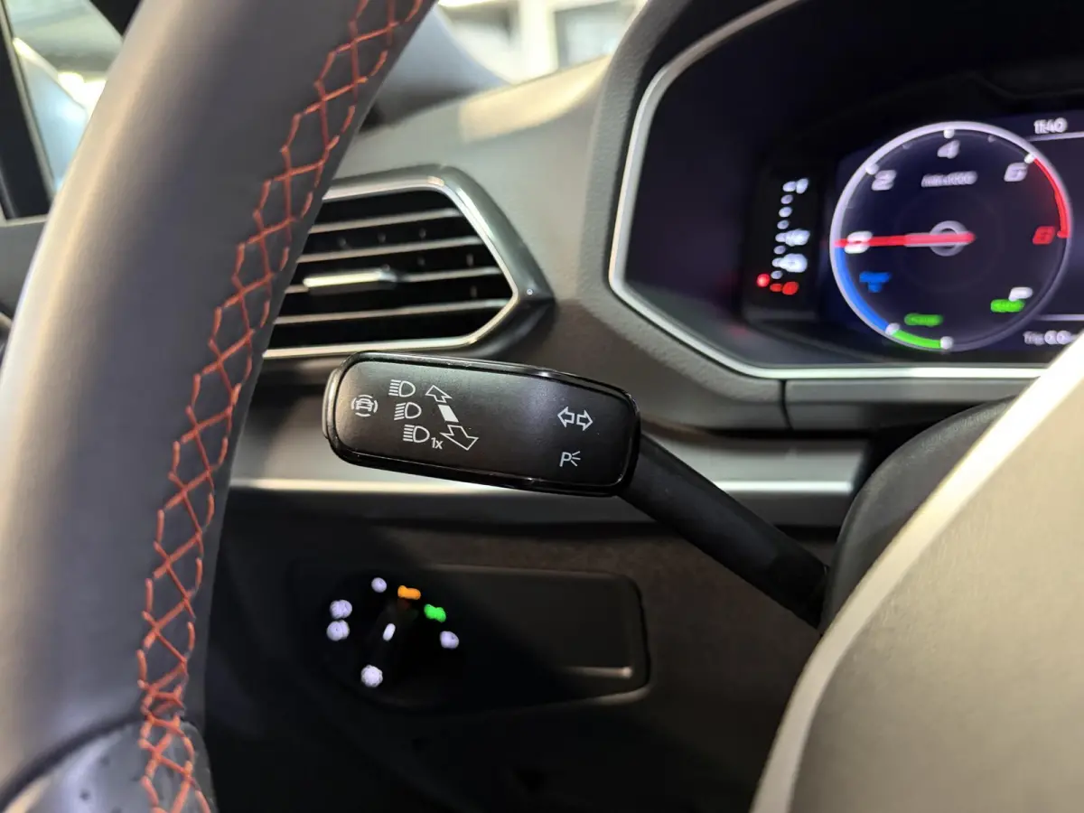 1.4 TSI e-Hybrid PHEV FR Business Intense 20"/Panoramadak/Trekhaak/Camera/Keyless/Dodehoek/Elektrische klep/Stuur + stoelverwarming v+a