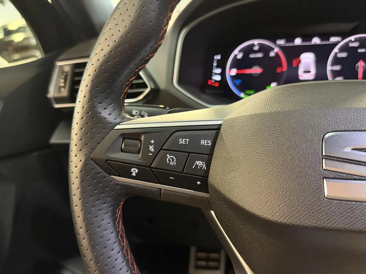 1.4 TSI e-Hybrid PHEV FR Business Intense 20"/Panoramadak/Trekhaak/Camera/Keyless/Dodehoek/Elektrische klep/Stuur + stoelverwarming v+a
