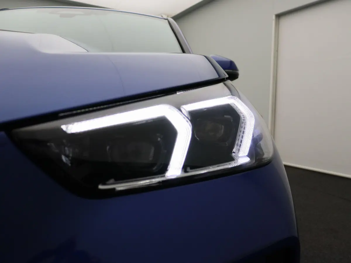 xDrive30 M Sportpakket | Innovation Pack | Comfort Pack | Trekhaak | Elektrisch Verstelbare Sportstoelen | Driving Assistant Professional | Head Up Display | Harman Kardon | 18''