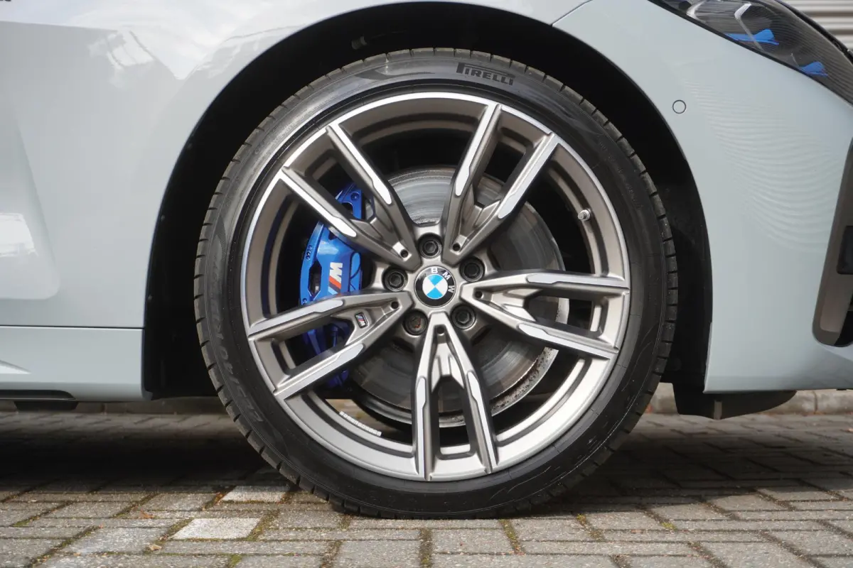 M440i xDrive Driving Assistant Professional | BMW Laserlight | HiFi System | 19 inch LM Dubbelspaak M wielen | BMW Head-Up Display