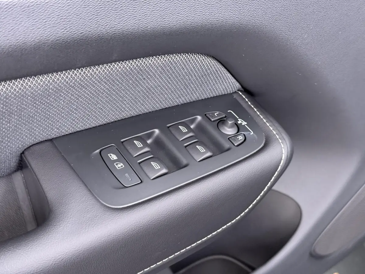 2.0 T8 Plug-in-hybrid AWD Polestar Engineered VAN:53.900,- VOOR:48.877,- UW HERFSTVOORDEEL:5.023,- ELEKTRISCHE TREKHAAK| VOLVO DEALER ONDERHOUDEN RECENT ONDERHOUD GEHAD| ELEKTRISCHE STOELEN 