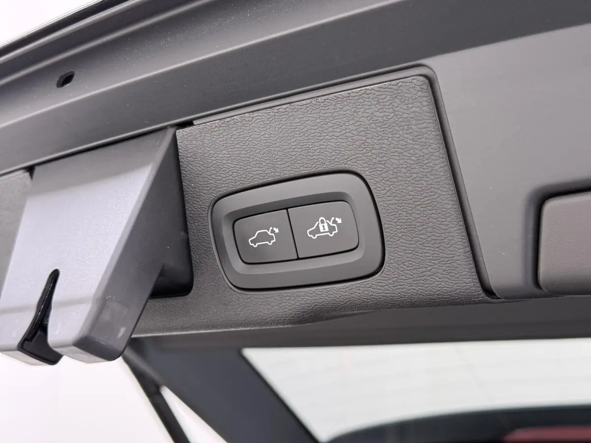 2.0 T8 Plug-in-hybrid AWD Polestar Engineered VAN:53.900,- VOOR:48.877,- UW HERFSTVOORDEEL:5.023,- ELEKTRISCHE TREKHAAK| VOLVO DEALER ONDERHOUDEN RECENT ONDERHOUD GEHAD| ELEKTRISCHE STOELEN 