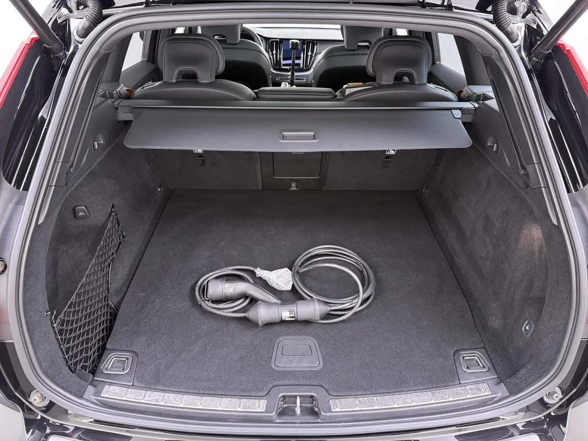 2.0 T8 Plug-in-hybrid AWD Polestar Engineered VAN:53.900,- VOOR:48.877,- UW HERFSTVOORDEEL:5.023,- ELEKTRISCHE TREKHAAK| VOLVO DEALER ONDERHOUDEN RECENT ONDERHOUD GEHAD| ELEKTRISCHE STOELEN 