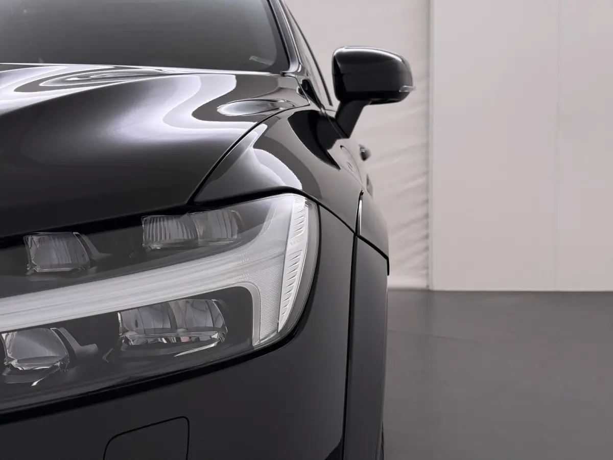 2.0 T8 Plug-in-hybrid AWD Polestar Engineered VAN:53.900,- VOOR:48.877,- UW HERFSTVOORDEEL:5.023,- ELEKTRISCHE TREKHAAK| VOLVO DEALER ONDERHOUDEN RECENT ONDERHOUD GEHAD| ELEKTRISCHE STOELEN 