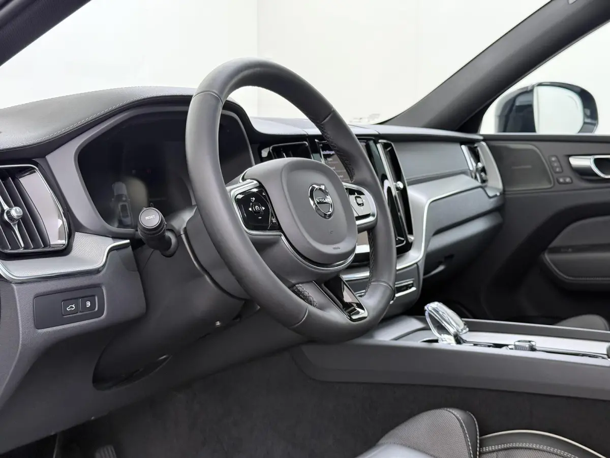 2.0 T8 Plug-in-hybrid AWD Polestar Engineered VAN:53.900,- VOOR:48.877,- UW HERFSTVOORDEEL:5.023,- ELEKTRISCHE TREKHAAK| VOLVO DEALER ONDERHOUDEN RECENT ONDERHOUD GEHAD| ELEKTRISCHE STOELEN 