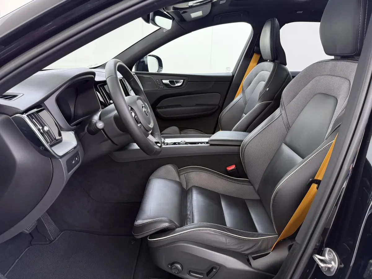2.0 T8 Plug-in-hybrid AWD Polestar Engineered VAN:53.900,- VOOR:48.877,- UW HERFSTVOORDEEL:5.023,- ELEKTRISCHE TREKHAAK| VOLVO DEALER ONDERHOUDEN RECENT ONDERHOUD GEHAD| ELEKTRISCHE STOELEN 