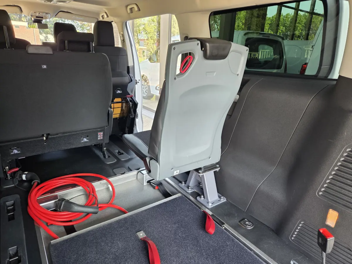 XL L3 75kWh Rolstoelauto / Rolstoelbus 7-Persoons met Bodemverlaging
