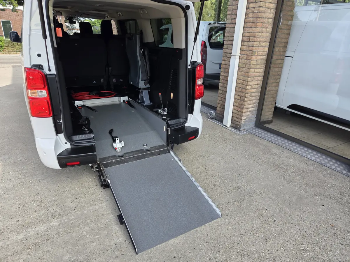 XL L3 75kWh Rolstoelauto / Rolstoelbus 7-Persoons met Bodemverlaging
