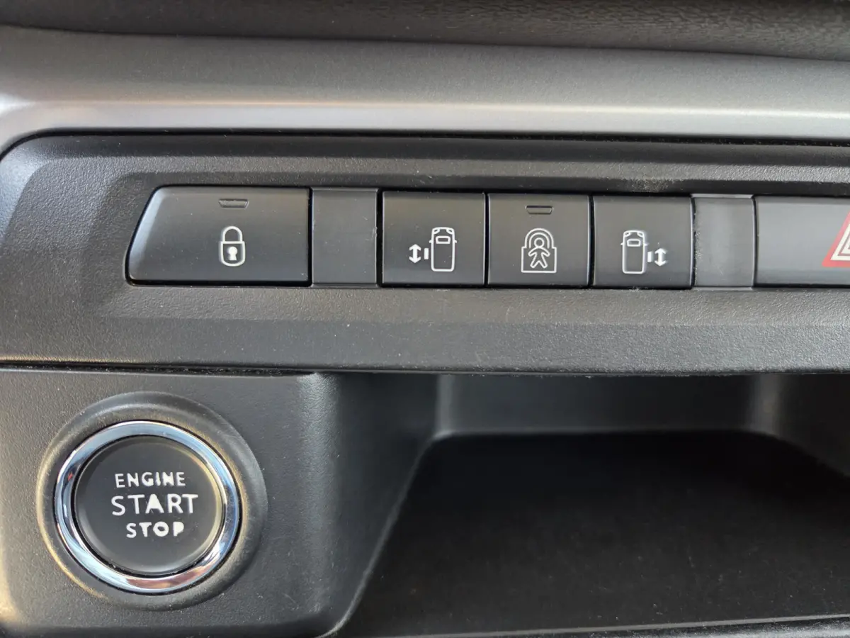 XL L3 75kWh Rolstoelauto / Rolstoelbus 7-Persoons met Bodemverlaging