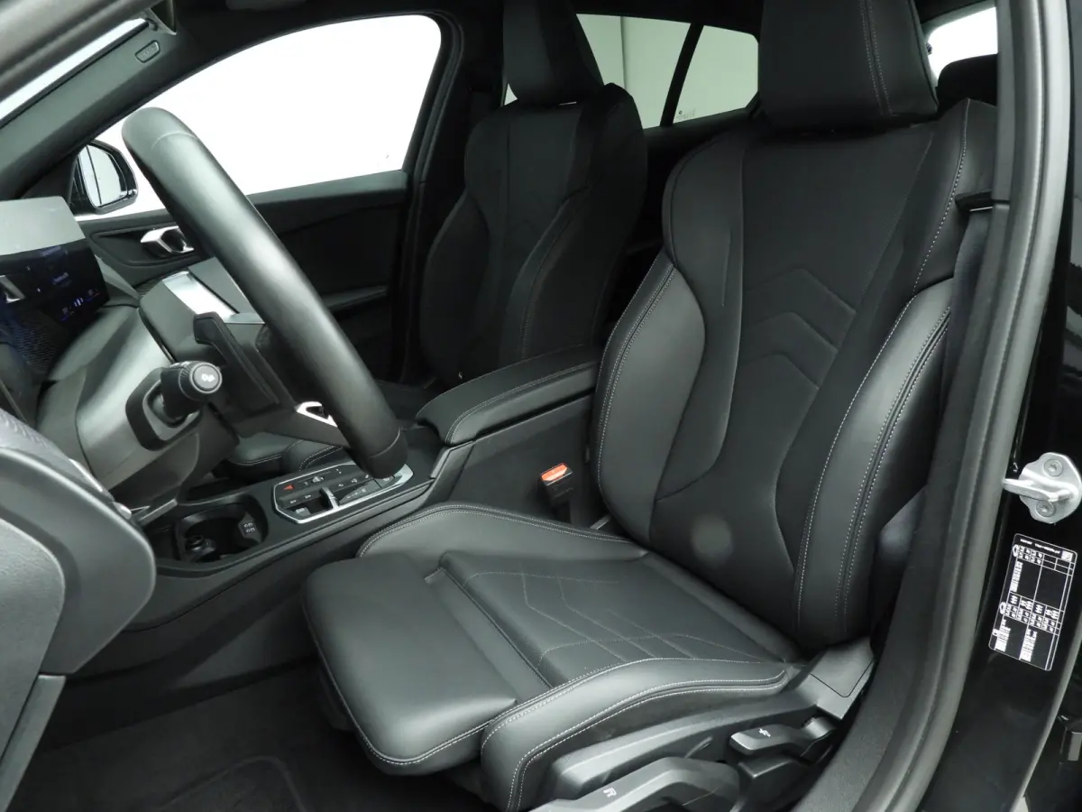 5-deurs 120 | M-Sportpakket | LED | Leder | Navigatie | Sportstoelen | Stoelverwarming | Shadow line | DAB | Alu 19 inch