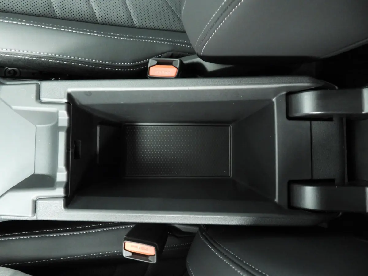 5-deurs 120 | M-Sportpakket | LED | Leder | Navigatie | Sportstoelen | Stoelverwarming | Shadow line | DAB | Alu 19 inch