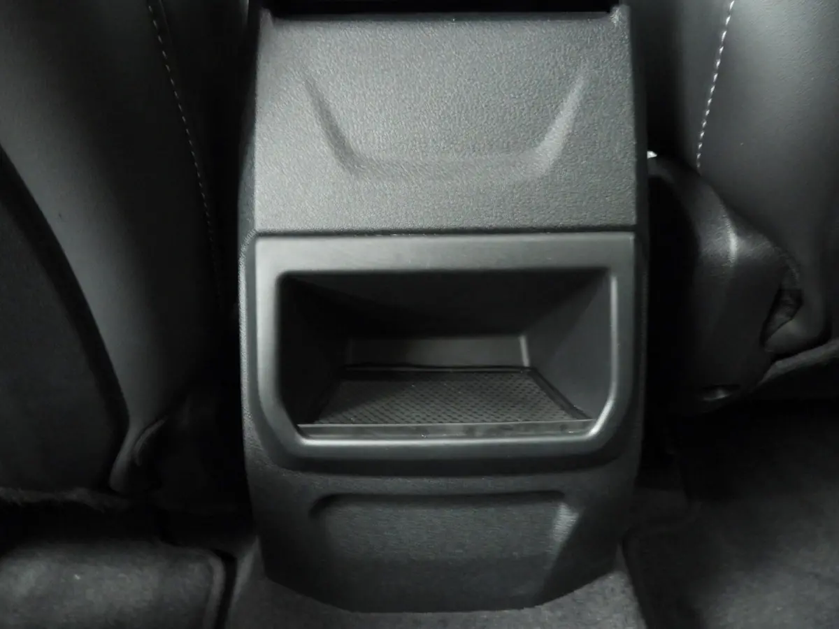 5-deurs 120 | M-Sportpakket | LED | Leder | Navigatie | Sportstoelen | Stoelverwarming | Shadow line | DAB | Alu 19 inch