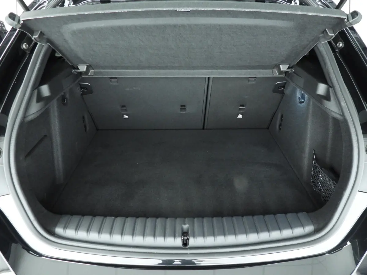 5-deurs 120 | M-Sportpakket | LED | Leder | Navigatie | Sportstoelen | Stoelverwarming | Shadow line | DAB | Alu 19 inch