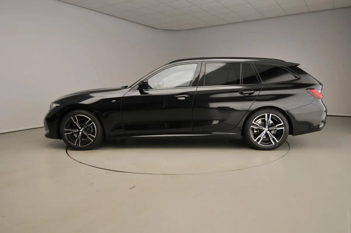 318i | M-Sportpakket | LED | Leder | Navigatie | Panoramadak | Trekhaak | Sportstoelen | DAB | Alu 18 inch