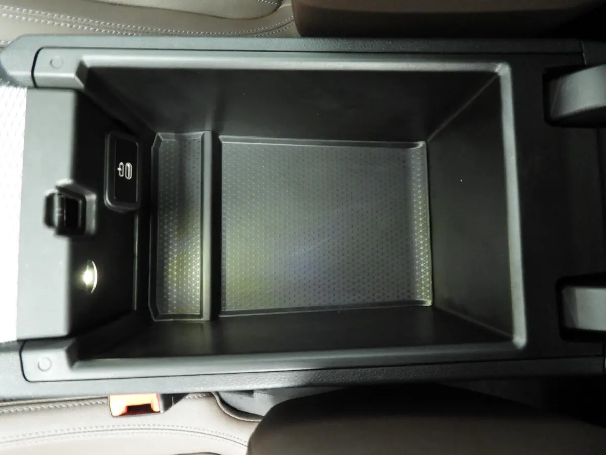 318i | M-Sportpakket | LED | Leder | Navigatie | Panoramadak | Trekhaak | Sportstoelen | DAB | Alu 18 inch