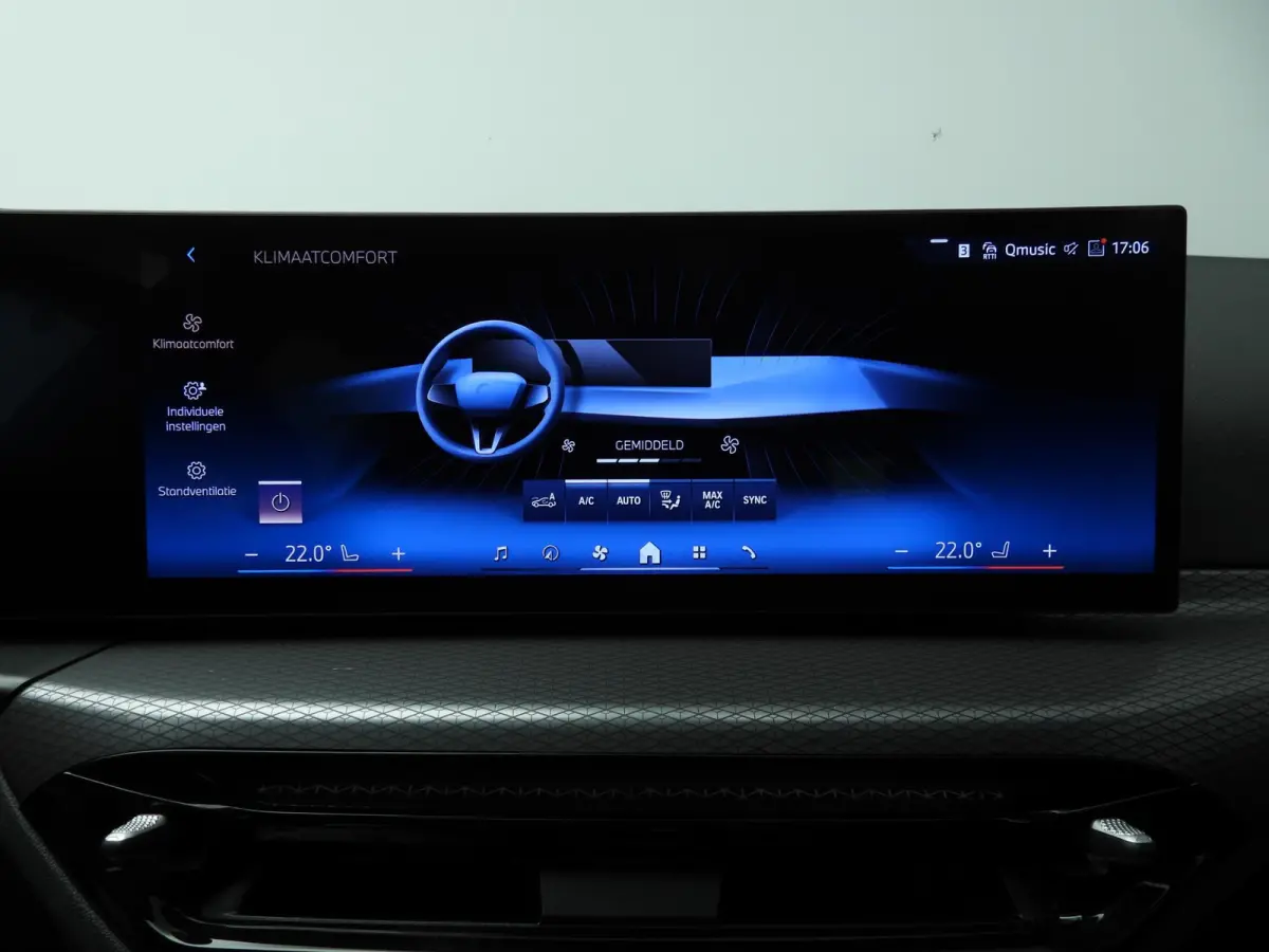318i | M-Sportpakket | LED | Leder | Navigatie | Panoramadak | Trekhaak | Sportstoelen | DAB | Alu 18 inch